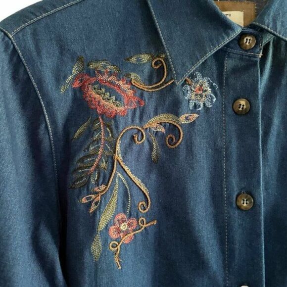 Koret women's Grandmacore City Blues Embroidered Denim Button Up Shirt US M - Picture 8 of 9